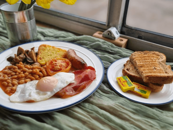 window_cooked_breakfast